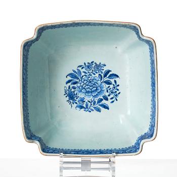 A blue and white bowl, Qing dynasty, Qianlong (1736-95).