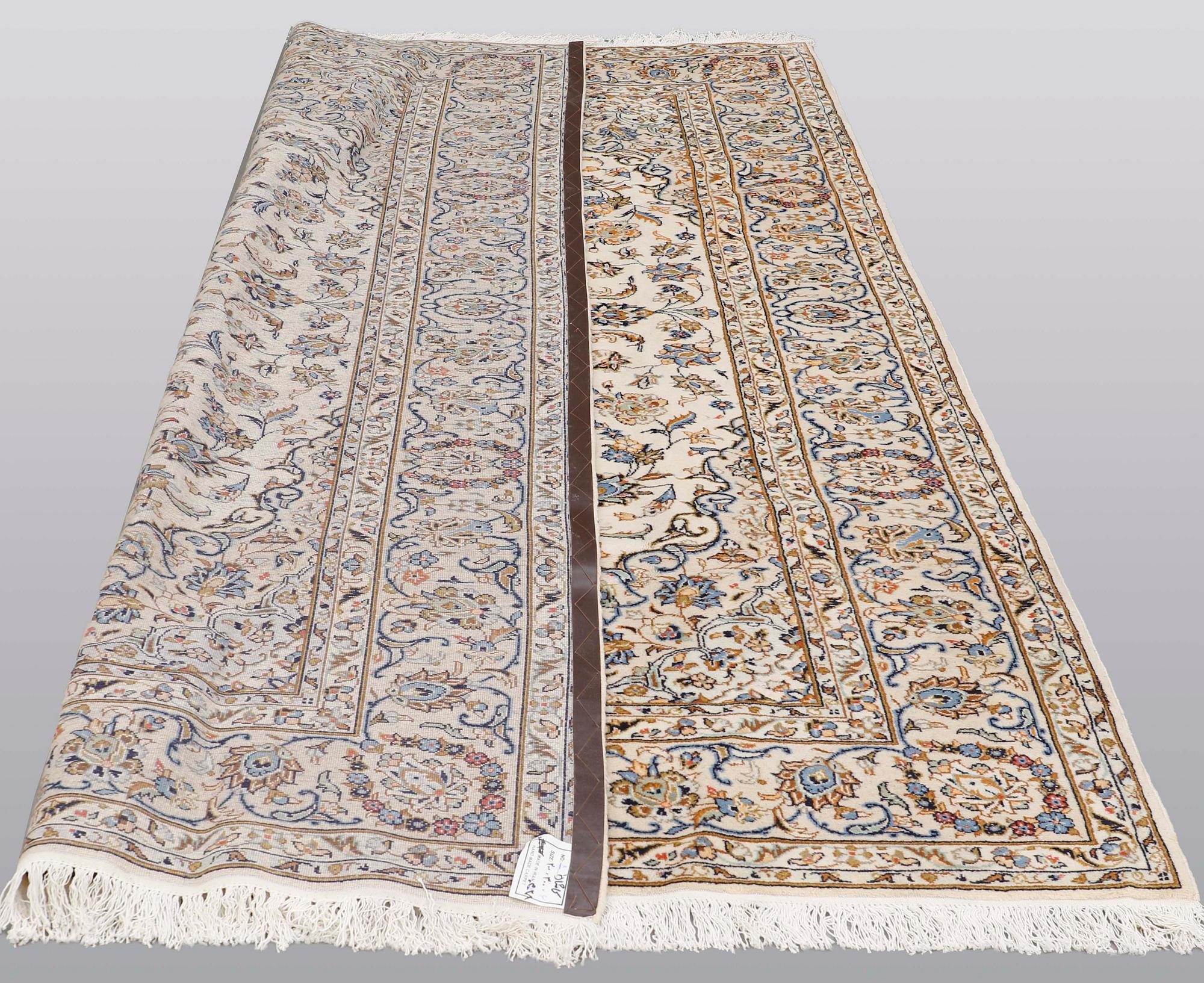 A carpet, Kashan, ca 300 x 200 cm.