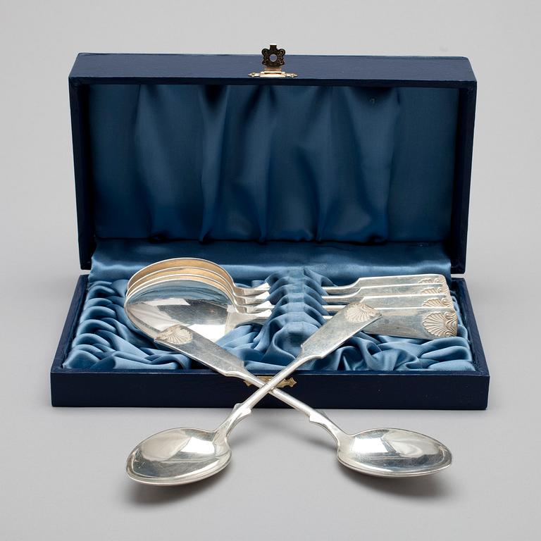 SKEDAR, 6 st, BESTICK, 3 st, nysilver, Mussla-serie, bl. a. Sorsakoski. 1900-talets senare hälft.