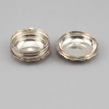 KYRKDOSA, silver, Johan Gustaf Enberg, Vänersborg, 1863, vikt 30 g.