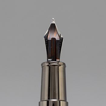 An Italian Visconti Metropolis stering silver Gunmetal fountain pen, Firenze, Italy.