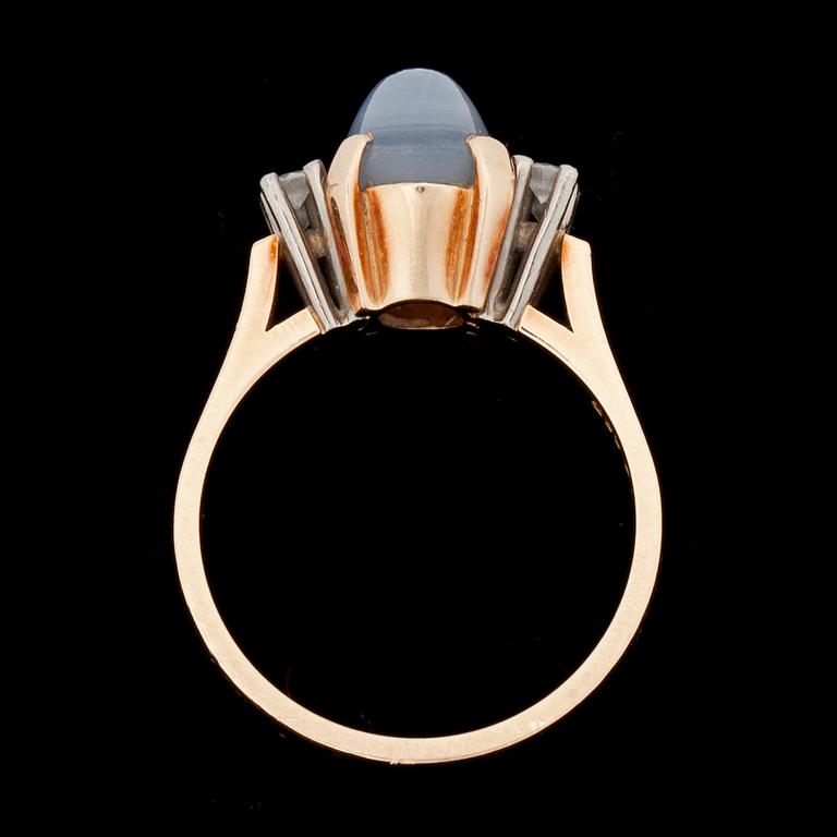 RING, 14k guld, stjärnsafir och briljantslipade diamanter ca 0.10 ct. Vikt ca 5g.