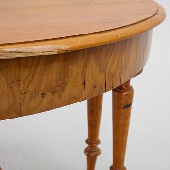 A late 19th century dining table.