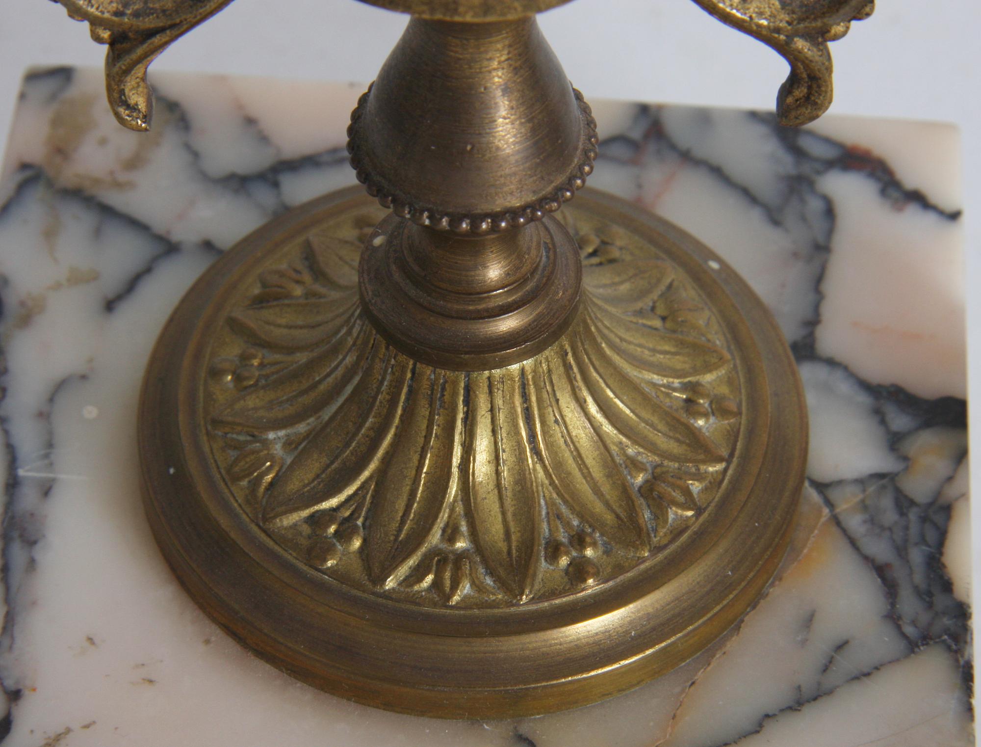 PRYDNADSURNOR, ett par. Louis XV-stil, 1800-tal.