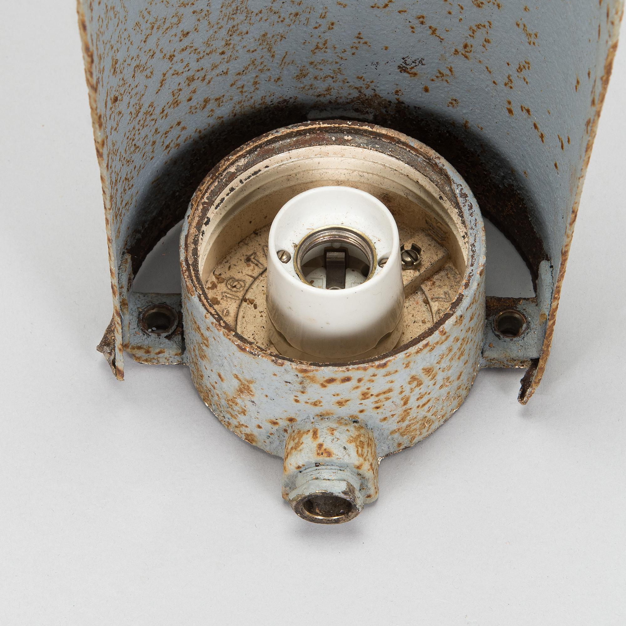 Paavo Tynell, A 1930s outdoor wall light, model 7307-16, Taito Oy, Finland.