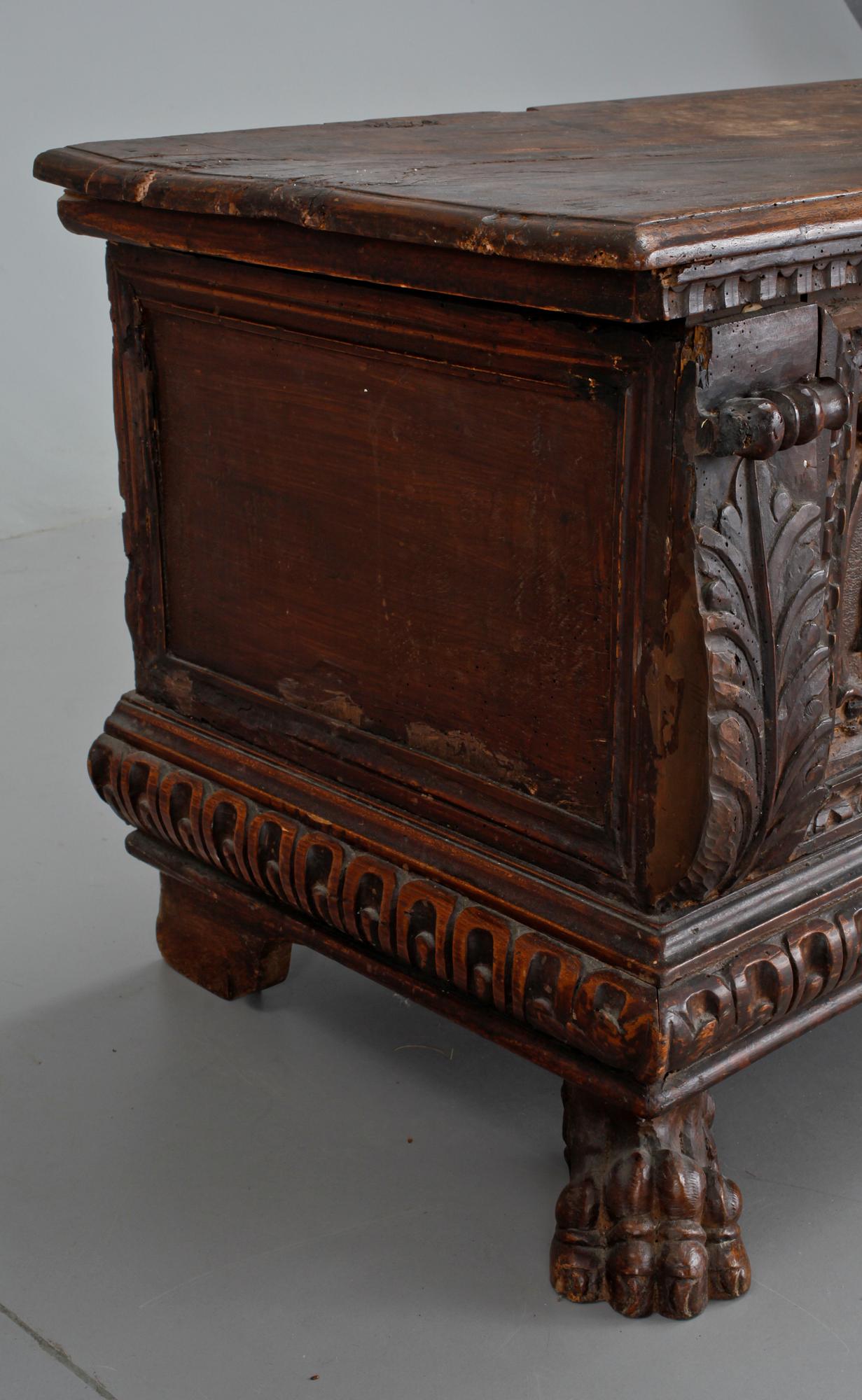 CASSONE, Italien, delvis 1600-tal.