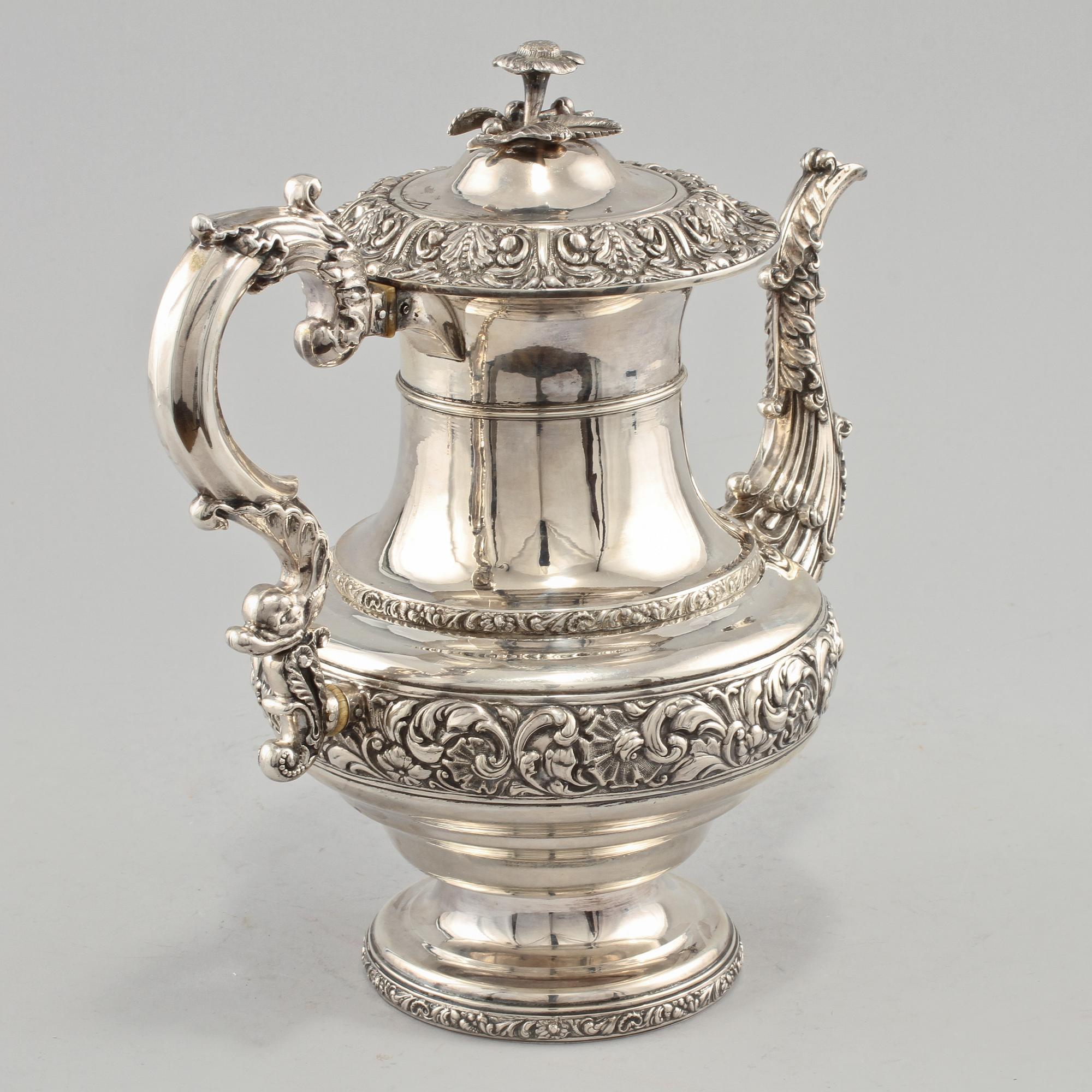 KAFFEKANNA, silver, nyrokoko, Adolf Zethelius, Stockholm, 1838. Vikt 1025 g.