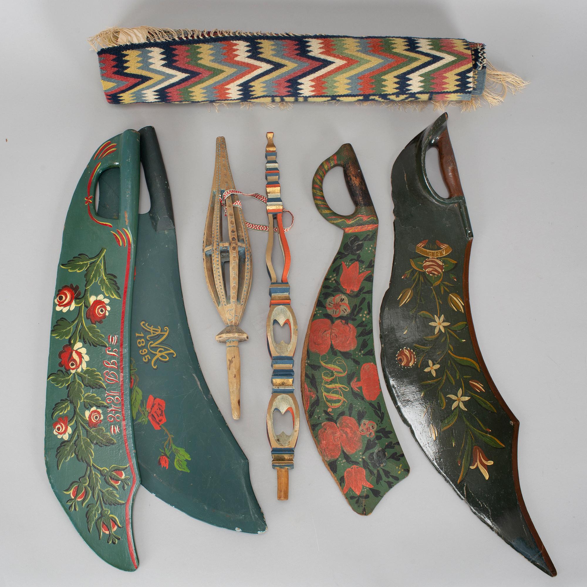 ALLMOGE, 7 delar, bl a 4 skäktknivar, 1800-tal.