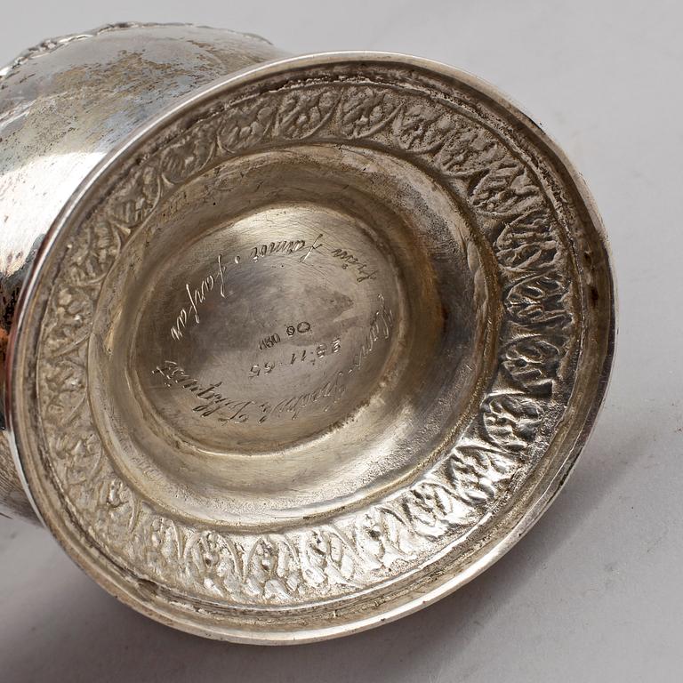 PARTI SILVER, 3 delar. Bland annat en gräddkanna tillverkad av Fredrik Espling, 1836. Totalvikt ca 1100 gram.