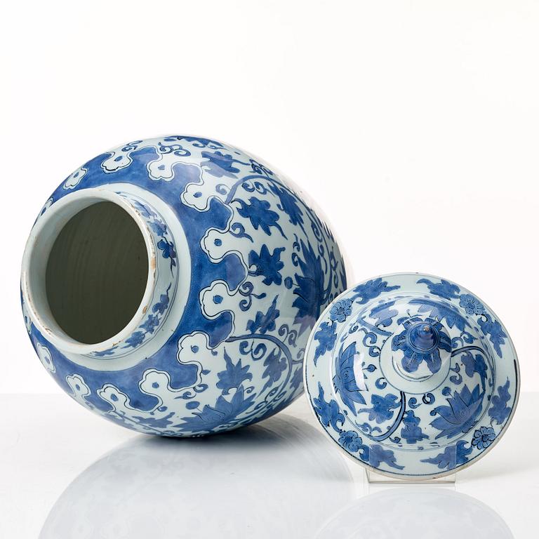 A Delft faiance jar, 18th Century.