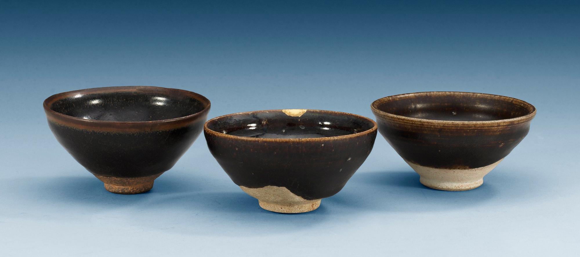 SKÅLAR, tre stycken, temmoku. Song dynastin (960-1279), (jianyao).