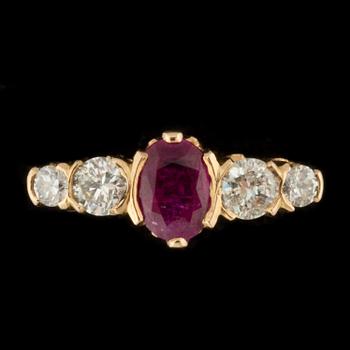 RING, 18 k guld med rubin samt diamanter, Åhrlings Guldsmedsverkstad Sigurd, Stockholm. Vikt ca 3,9 g.