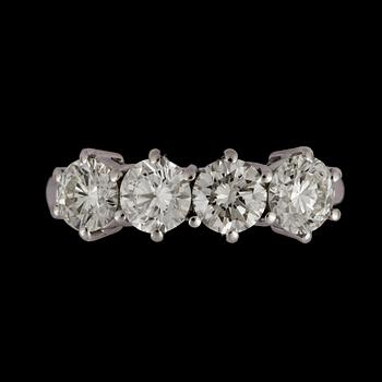 A four stone brilliant cut diamond ring, tot. 1.65 cts.