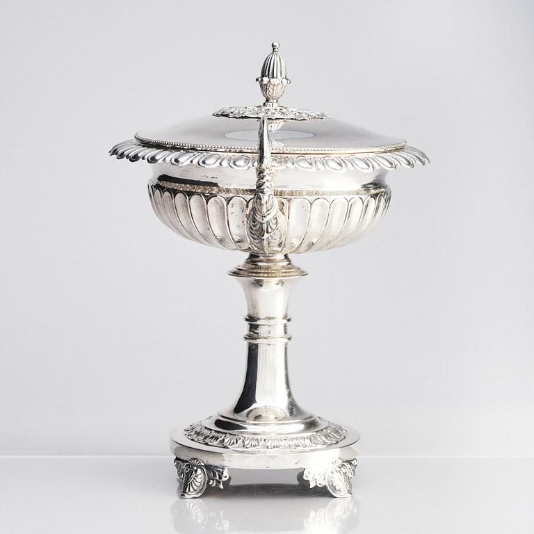 A Swedish Empire silver sugarbowl with lid and sprinkle spoon, mark of Gustaf Möllenborg, Stockholm 1834.