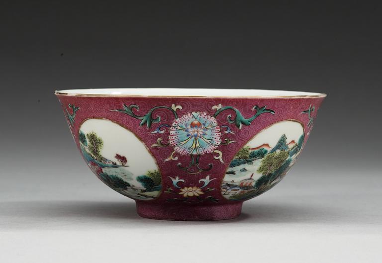 A famille rose 'sgrafitto' bowl, late Qing dynasty.