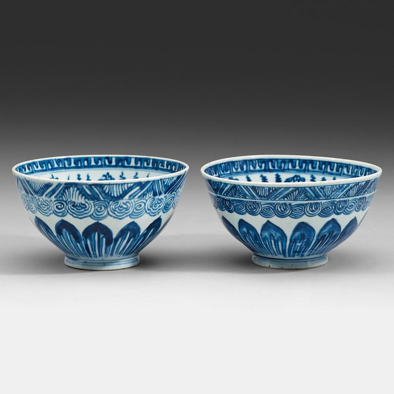 A pair of blue and white bowls, Qing dynasty, 18th century.