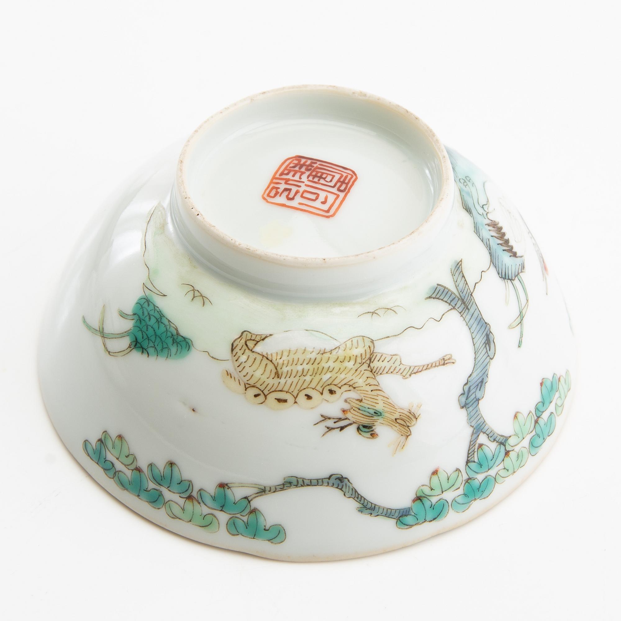 A small Chinese bowl, late Qing dynasty/early 20th century.
