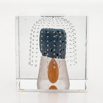 Oiva Toikka, an annual glass cube, signed Oiva Toikka, 123/2000, Nuutajärvi 2013.