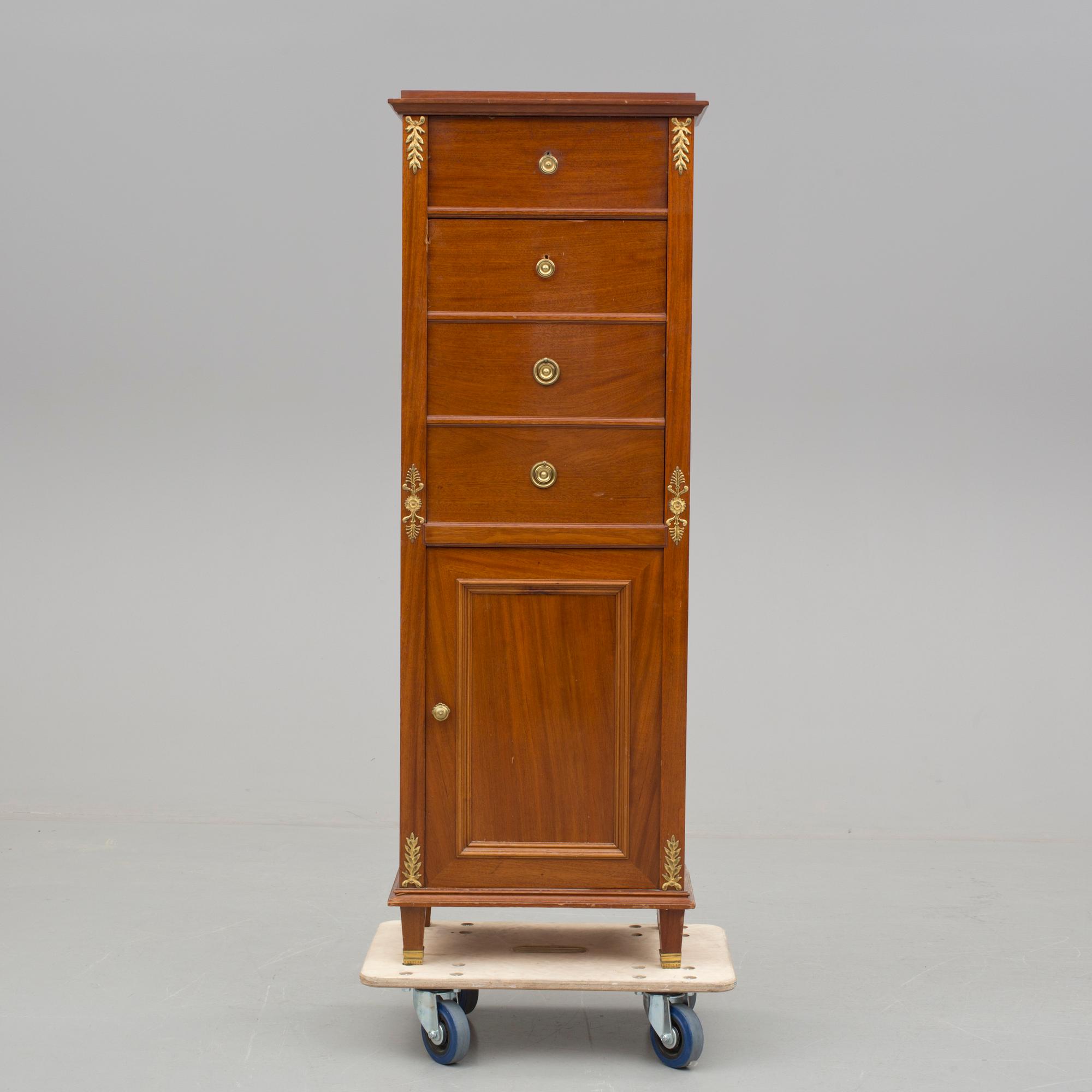 TVÄTTSKÅP, omkring år 1900.