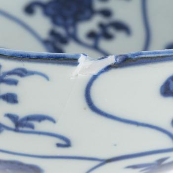 A blue and white bowl, Qing dynasty, 18th Century.