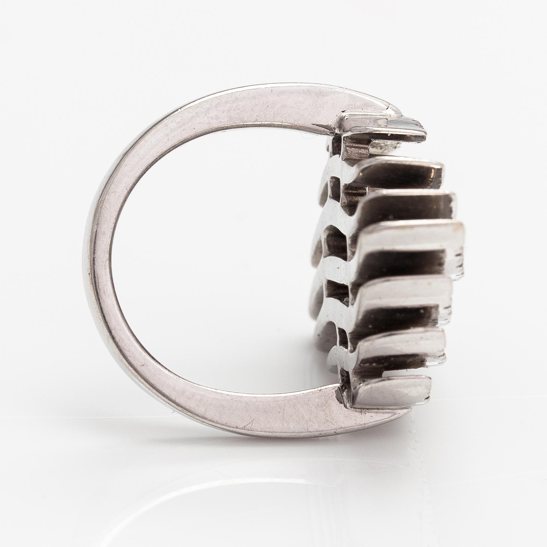 Ring, 18K vitguld, diamanter ca 0.60 ct tot. Italien.