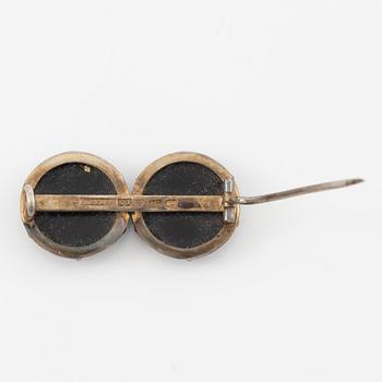 Brooch silver with onyx.