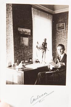 Paul Aichele, bordslampa signerad bronspatinerad metall.