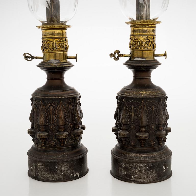 Öljylamppuja, pari, pari, 1800/1900-luku.