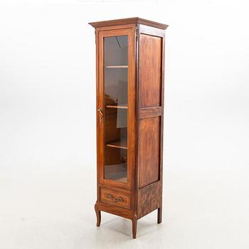 Display cabinet in the Louis XV style, second half of the 20th century.
