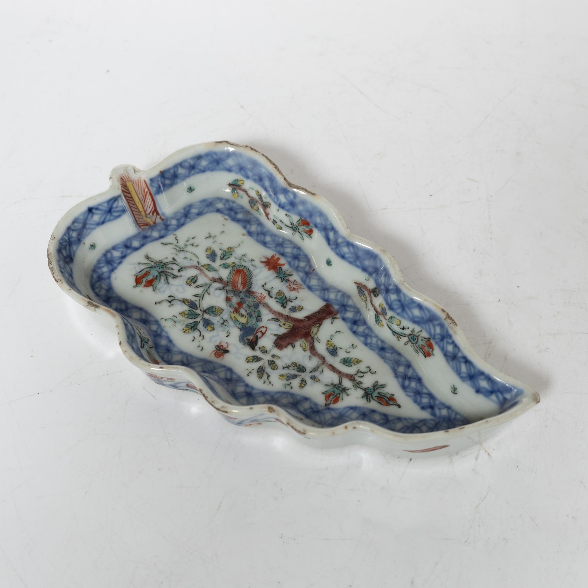 Two Chineseporcelain dishes, Qing dynasty, 18th century.