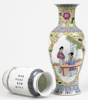 VASER, 2 st, porslin, Kina, 1900-tal.