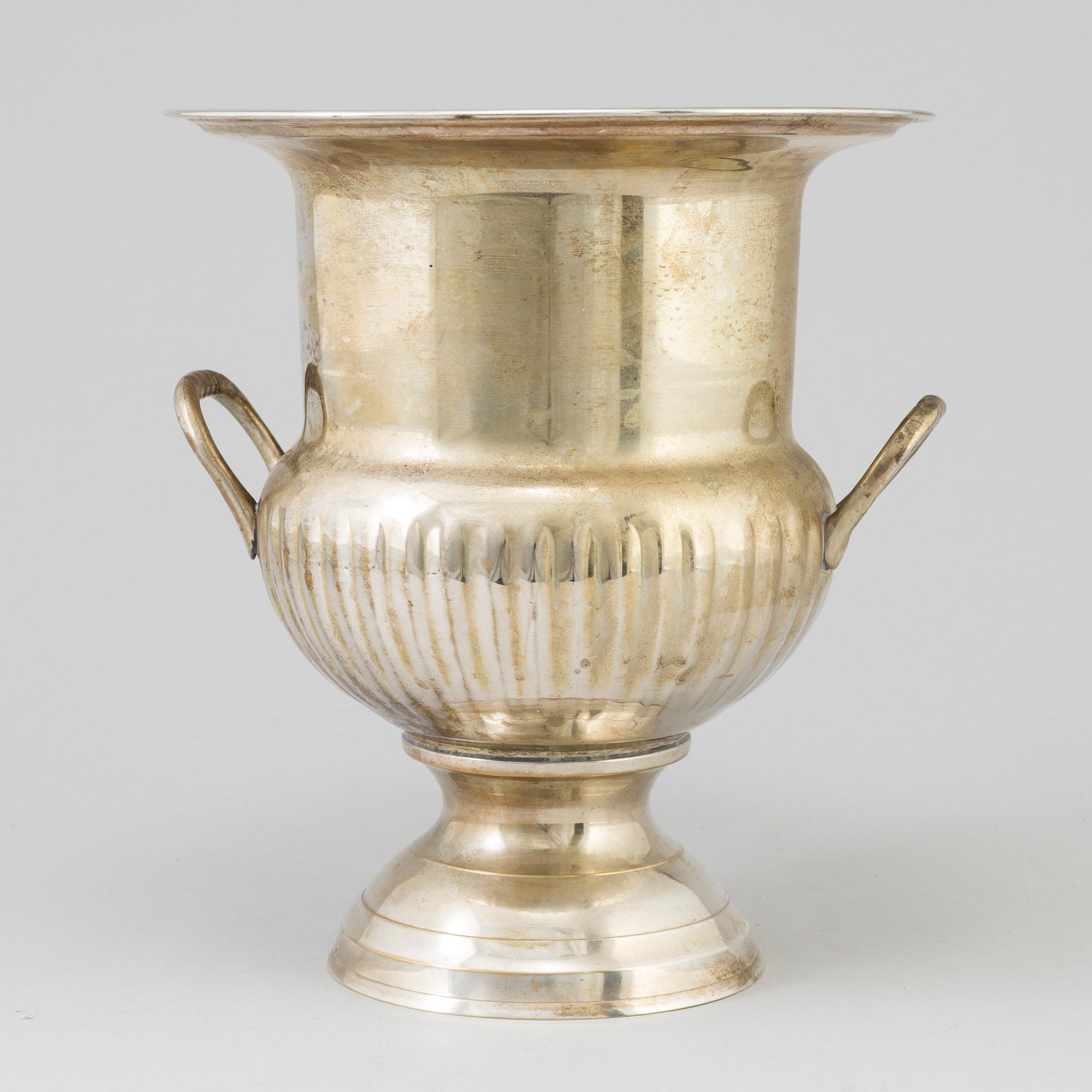 A late 20th century silver plate  Trophy Style Champagne Ice Bucket, International Silver Company Co., India.
