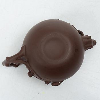 Två tekannor, yixing, Kina, tidigt 1980-tal.