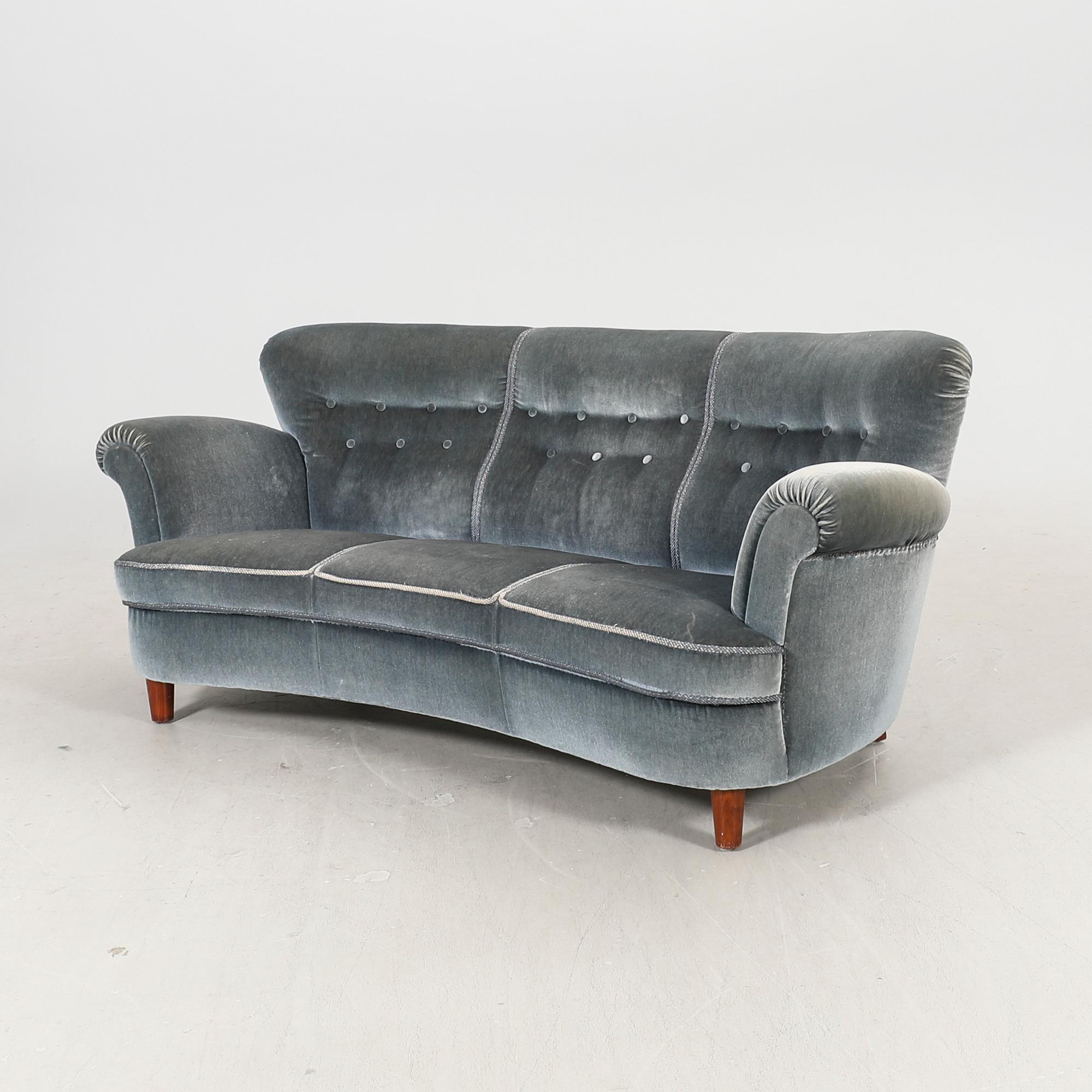 A 1940/50s sofa.