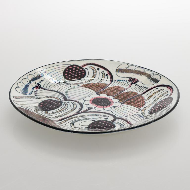 Birger Kaipiainen, A decorative porcelain dish, signed Kaipiainen Arabia.