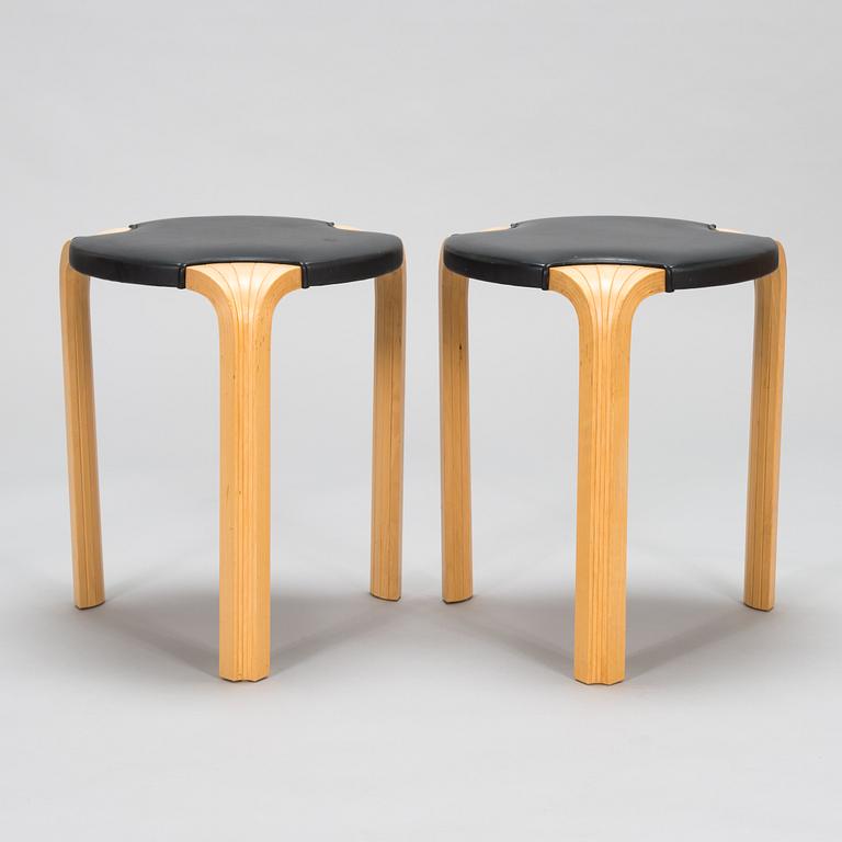 Alvar Aalto, pallar, ett par, modell X600 för  Artek 2003.