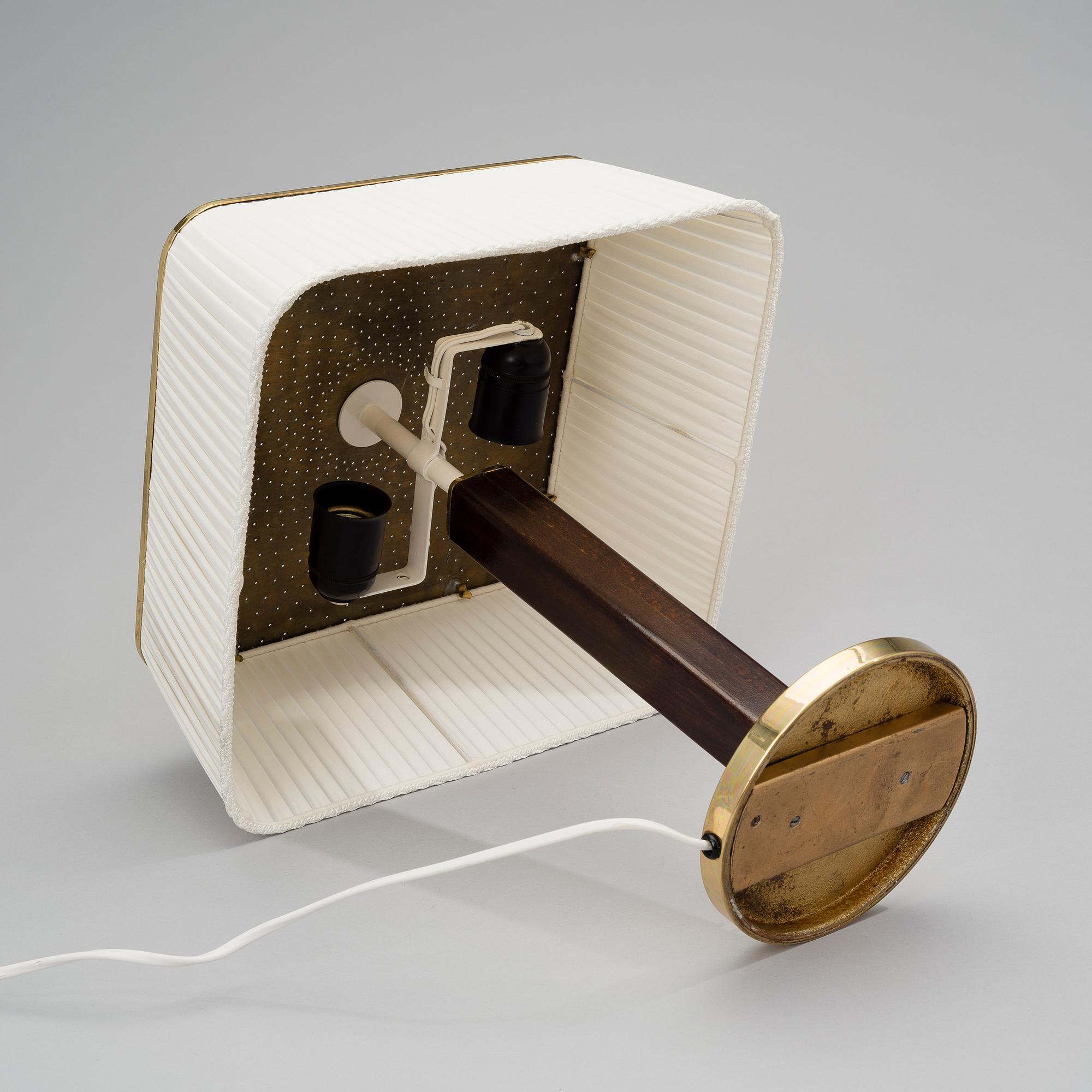 PAAVO TYNELL, BORDSLAMPA. Modell 5066, Taito Oy, 1940-tal.