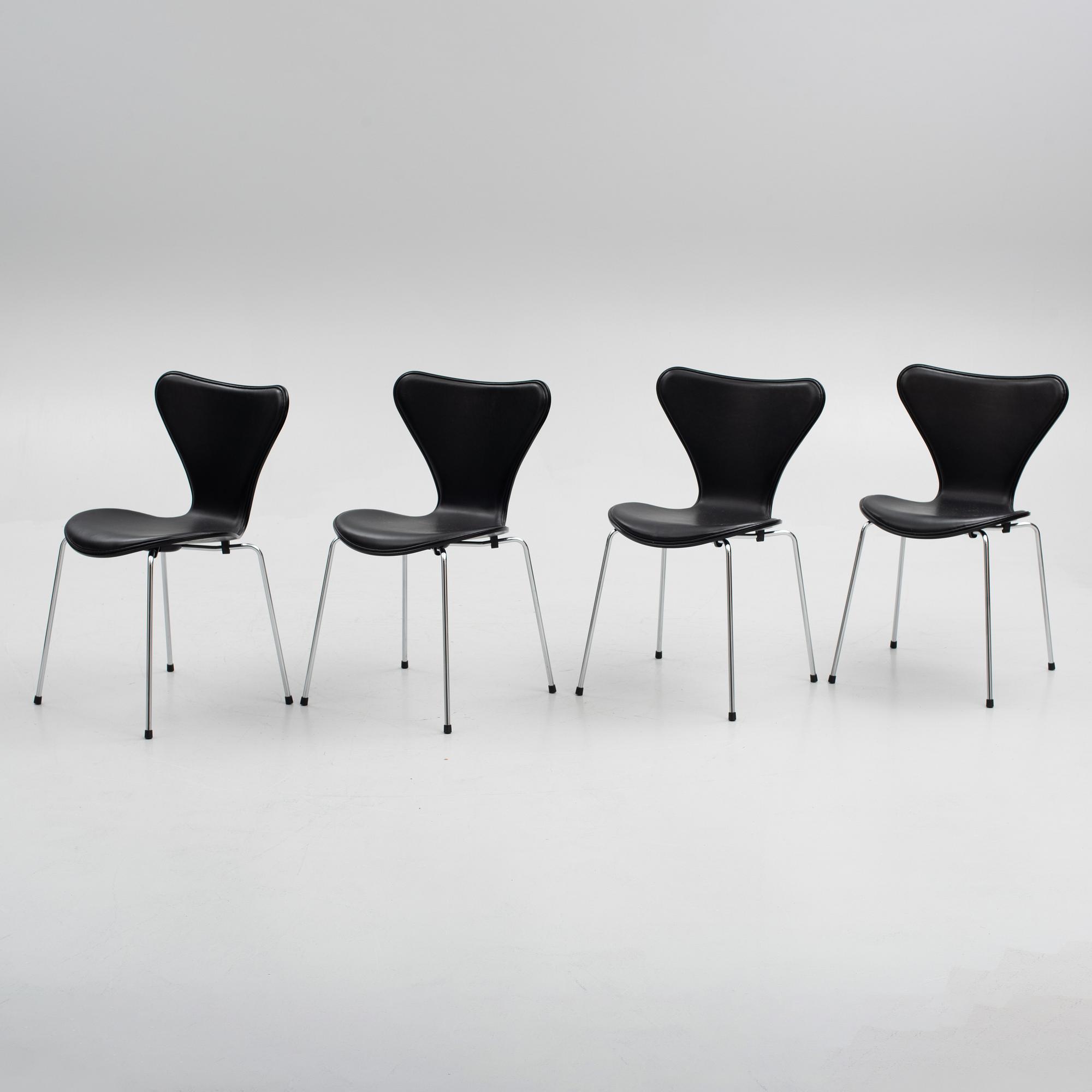 Arne Jacobsen, stolar 4 st, "Sjuan", för Fritz Hansen, Danmark 2021-2022.