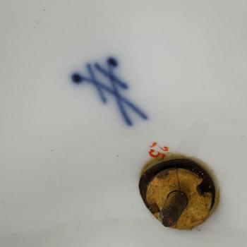 A porcelain centerpiece from Meissen, made in the late 19th century.