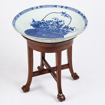 A massive blue and white charger, Qing dynasty, early Kangxi (1662-1722) with a Yu Tang Jia Qi mark.