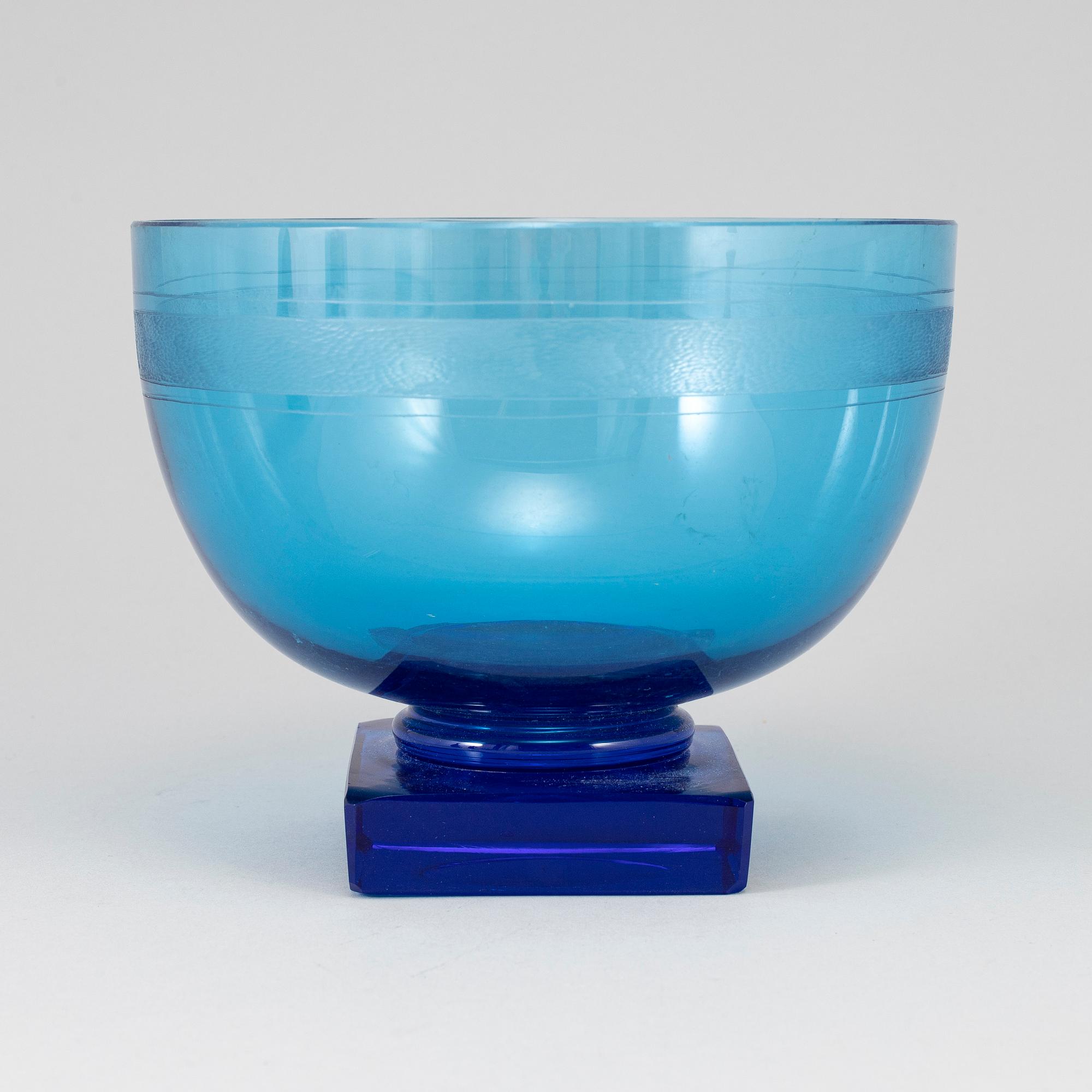 A glass bowl from Daum, Nancy, France.