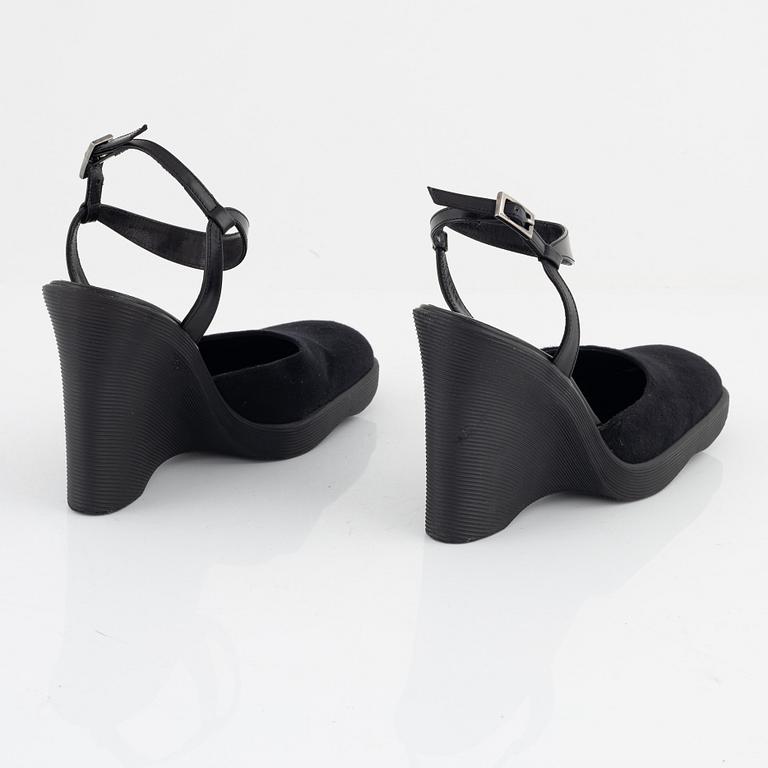 Gucci, a pair of wedge heel shoes, Italian size 36.