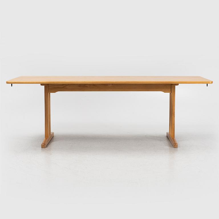 Børge Mogensen, a model 6293 dining table, Fredericia Stolefabrik, Denmark.