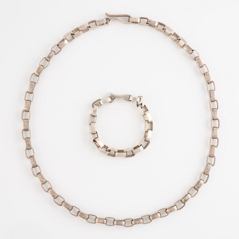 Sven-Erik Högberg, arm bracelet and collar, silver.