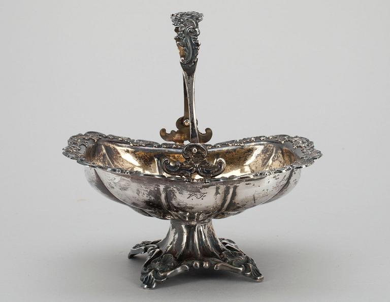 BOMBONJÄR / BRÖDKORG, silver, Otto Roland Mellin (1860-1907), Helsingfors 1851. Vikt ca 315 g.
