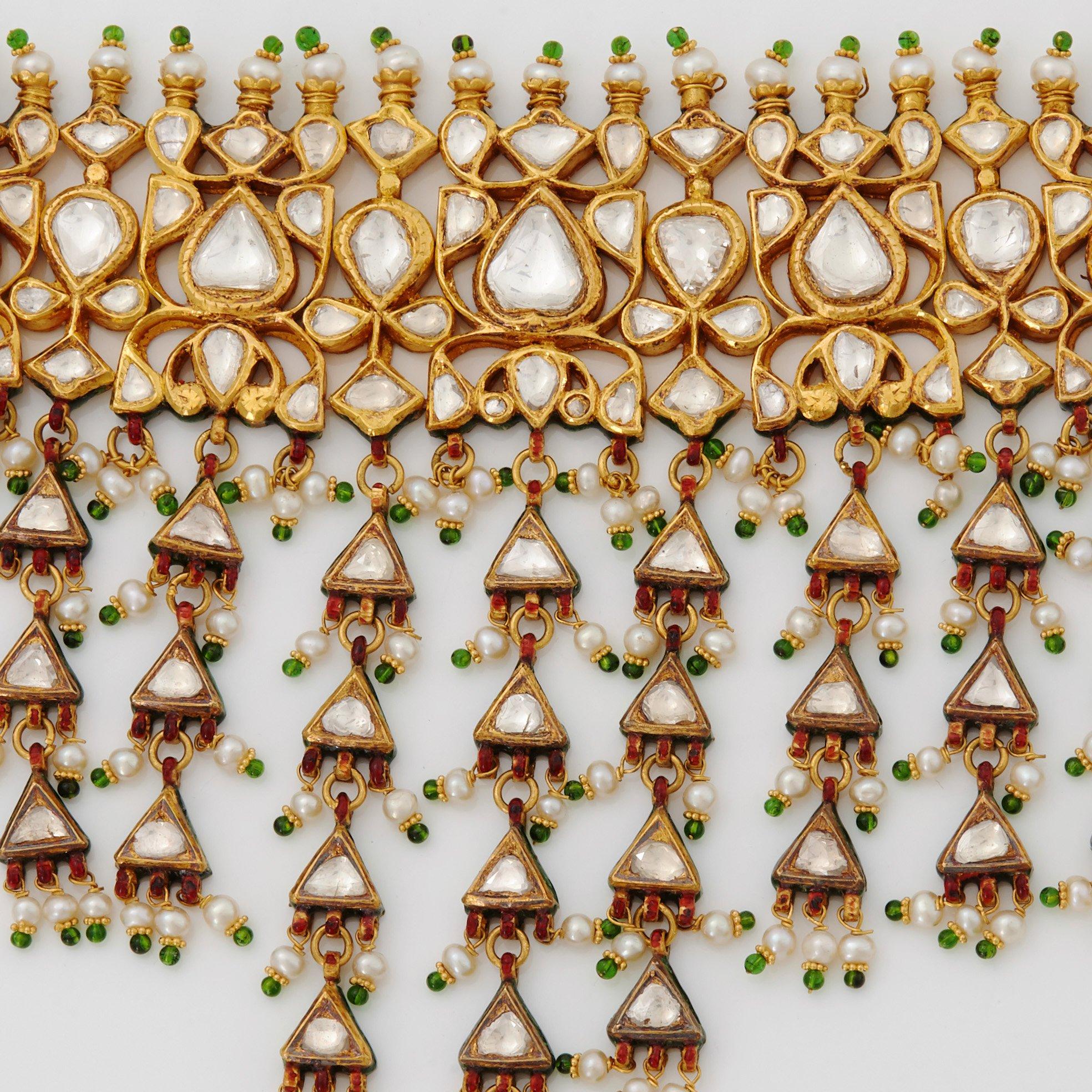 An Indian demi parure comprising a necklace and a pair of earrings.