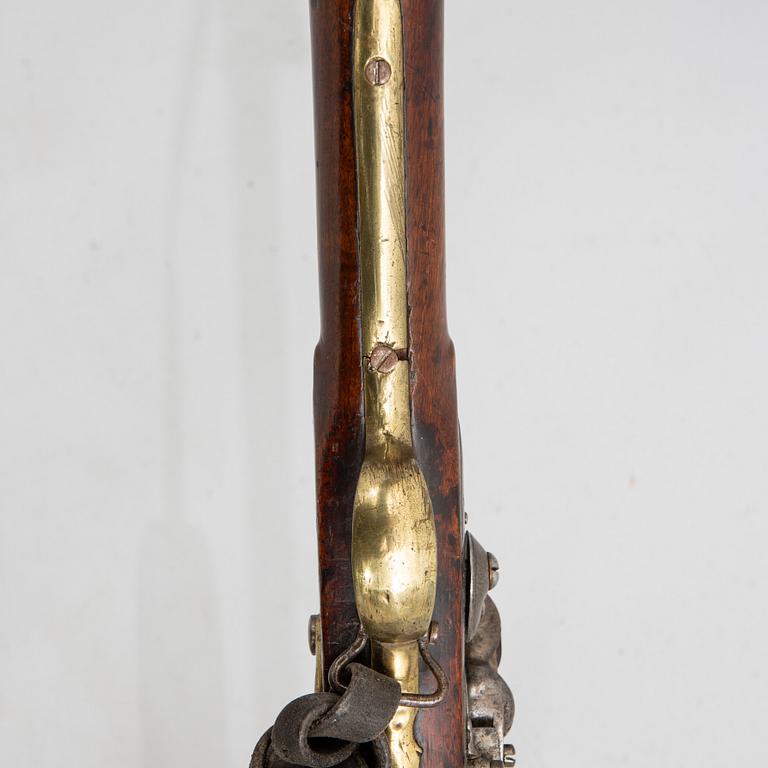 Flintlock musket, British model 1794 with bayonet, Swedish so-called subsidy rifle.