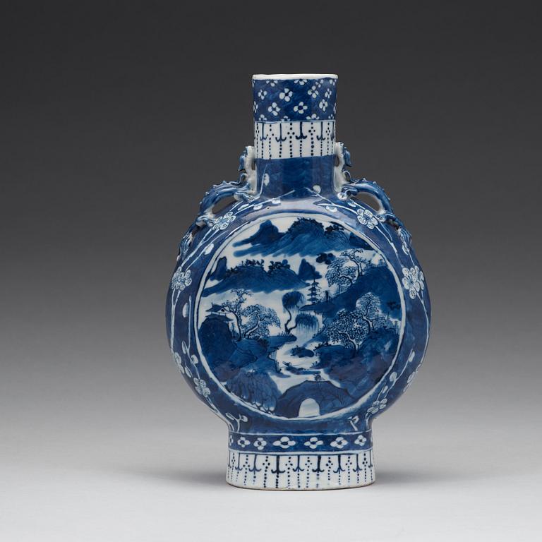 A blue and white moon flask, Qingdynasty, 19th Century.