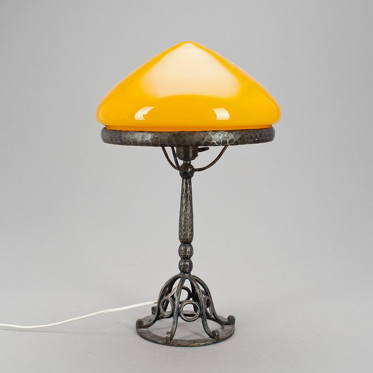 BORDSLAMPA, 1900-talets första hälft.