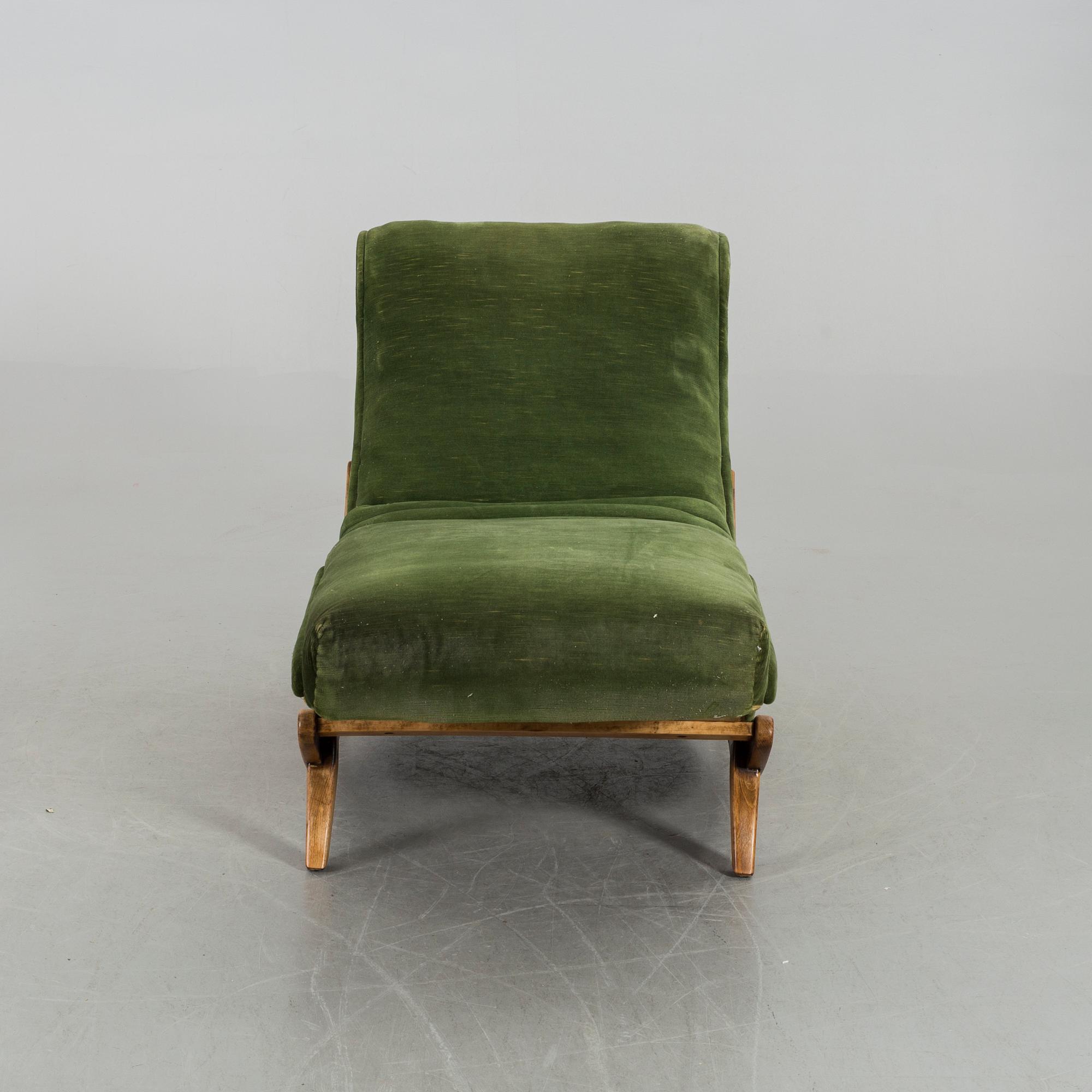 A mid 20th century day bed.